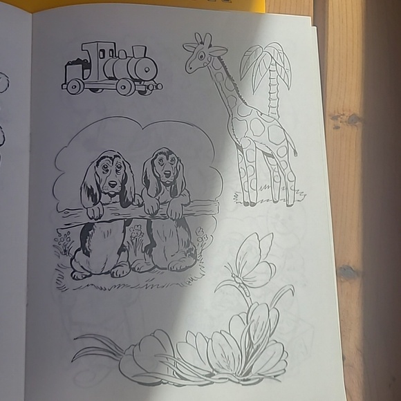 Pair of vintage coloring books - Picture 14 of 17